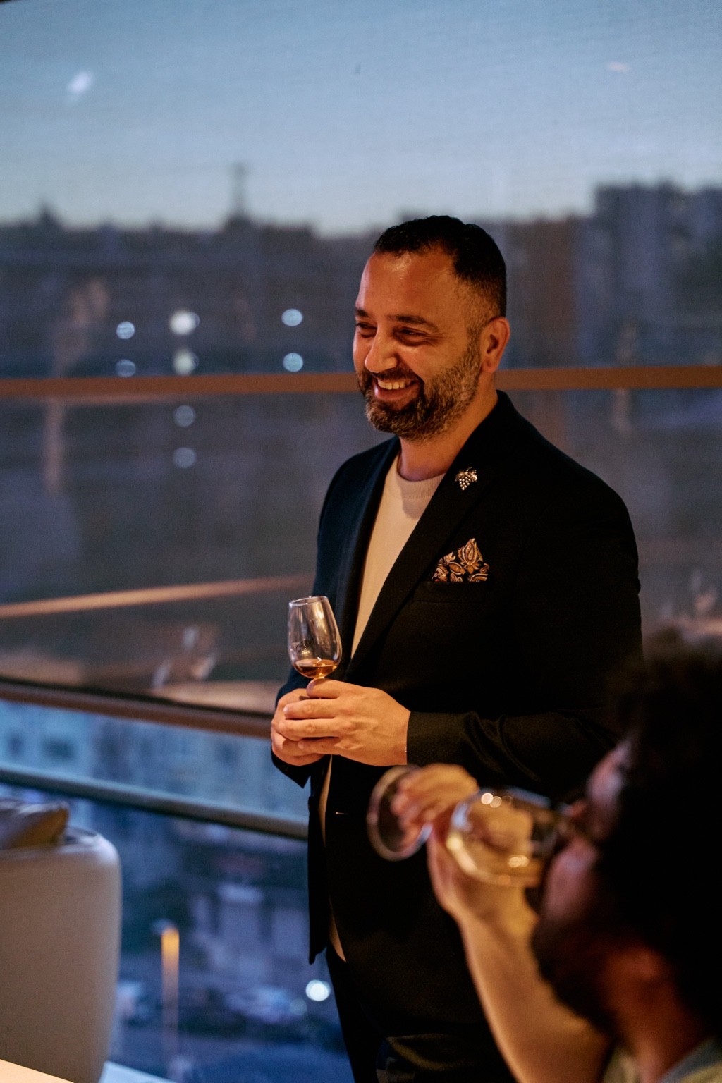 Ümit Turan leading a tasting